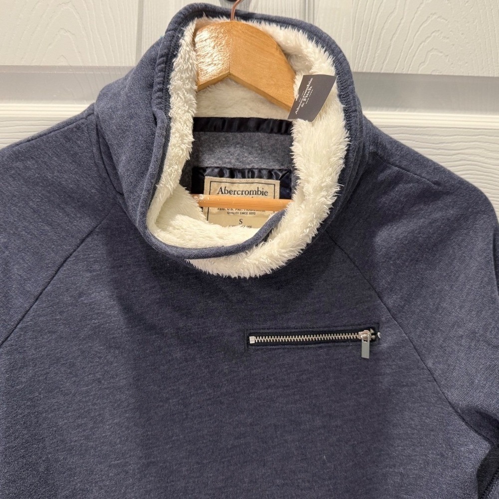 Abercrombie & Fitch Blue‎ Sherpa Lined Cowl Neck Sweatshirt Size Small